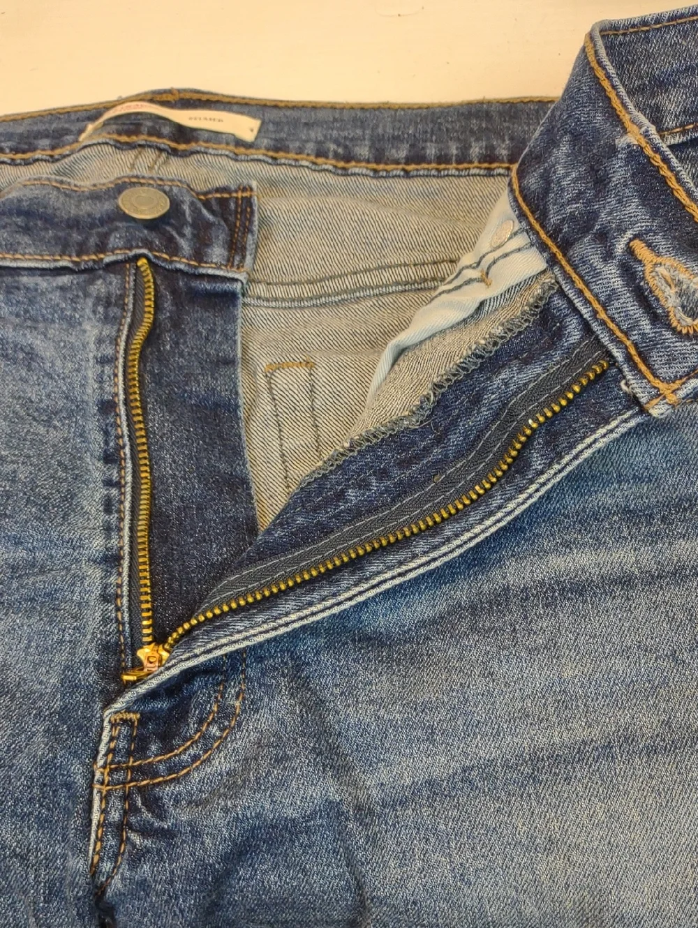 Levi's Men's Med Blue Relaxed Fit Stretch Distressed Straight Jeans 34x32